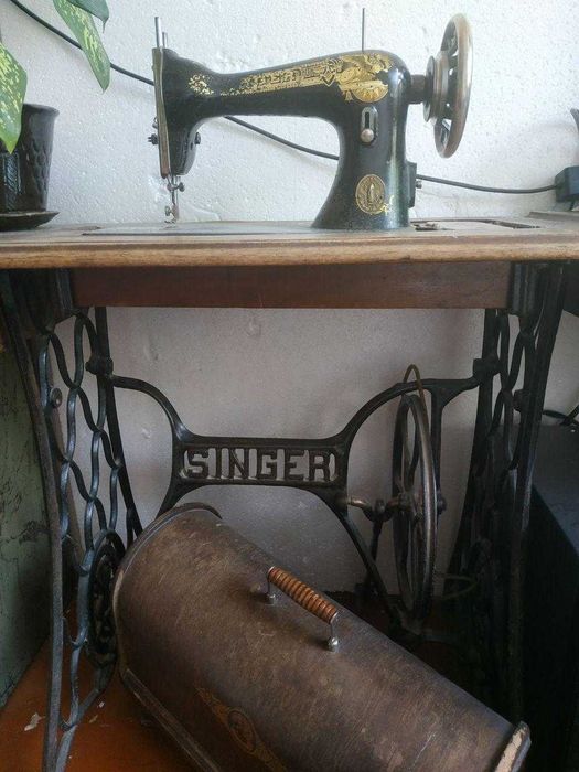 Швейная машинка фирма "Singer"