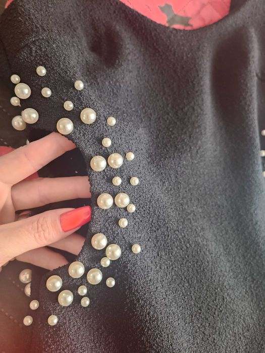 Черна рокля букле