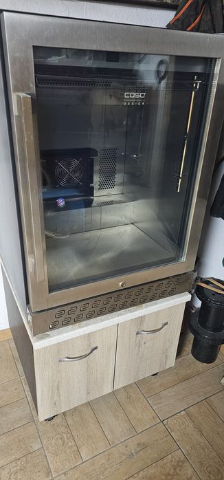 Caso-хладилна витрина за сухо зреене