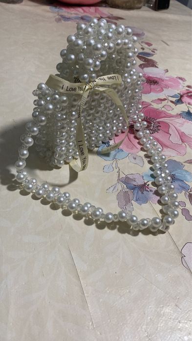 Сумочка из акриловых бусин