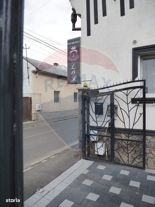 Casă / Vilă cu 9 camere de vânzare