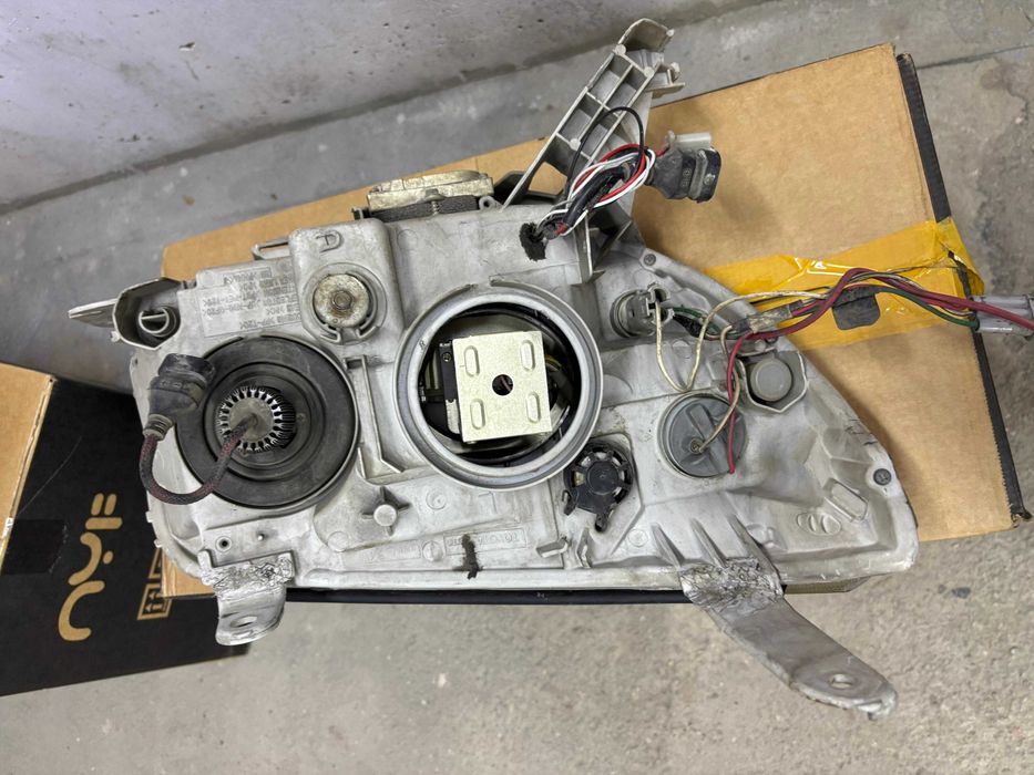 Фары Toyota 4Runner 2006г