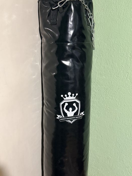 Боксова круша с верига и стойка – много запазена