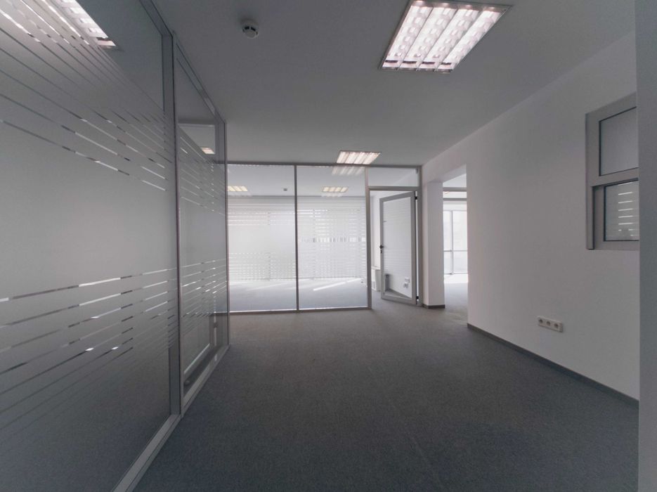 Офис под наем: 500 кв.м. в модерна бизнес сграда до НДК