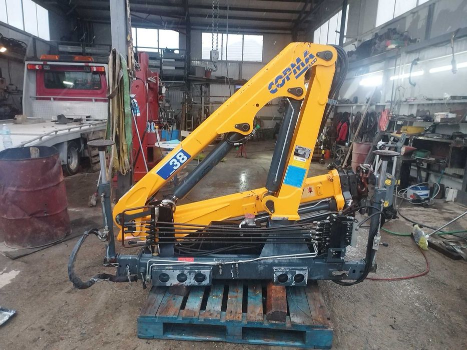 Автокран за лекотоварен камион