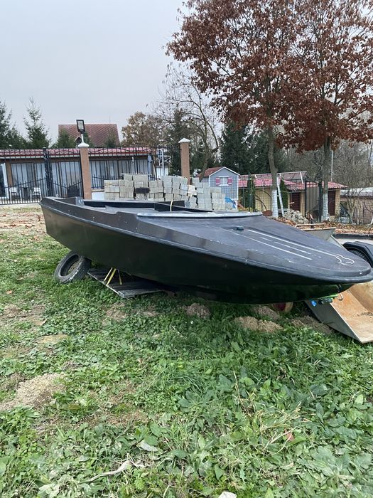 Vand barca fibra. Lacul Surduc