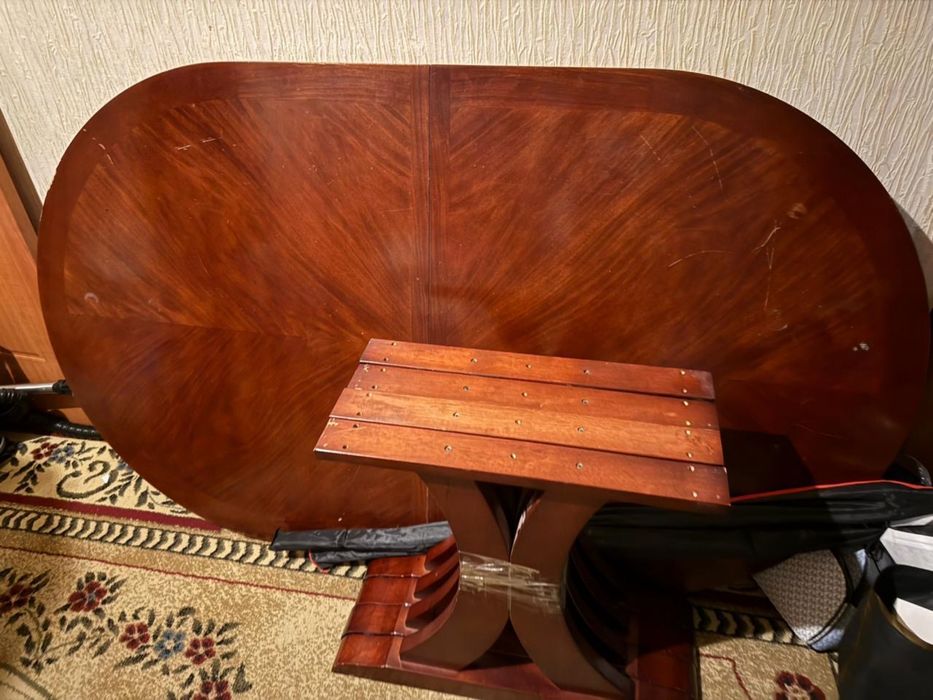 Продается большой стол