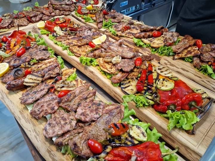 Тряпезни маси от масив#Плотове за баня#Мебели ат масив#