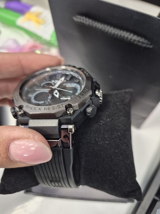 Мъжки чисто нов часовник