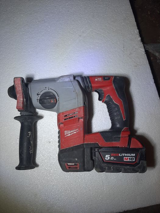 Milwaukee rotopercuto cu acumulato