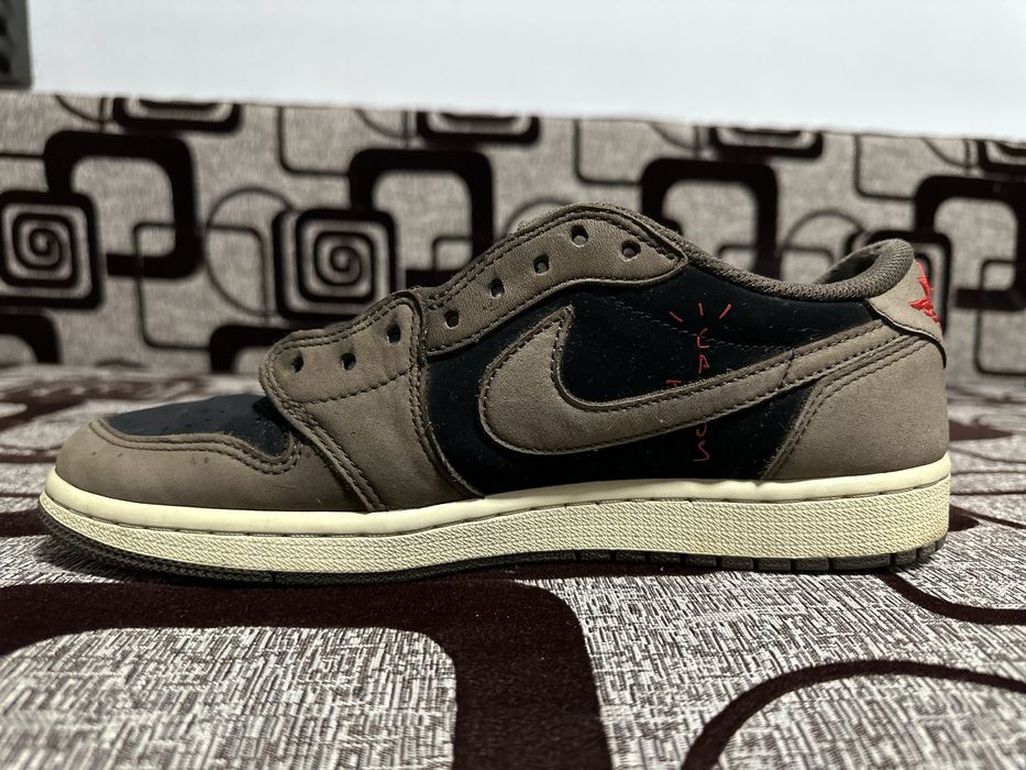 Travis Scott Jordan 1 low maro 42