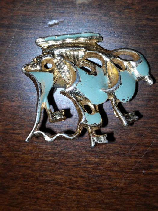 Продавам Армейски значки и символи