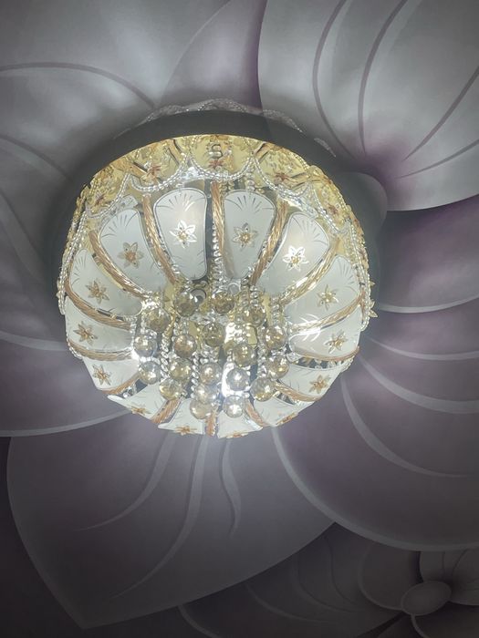 Продам Люстру в рабочем состояние