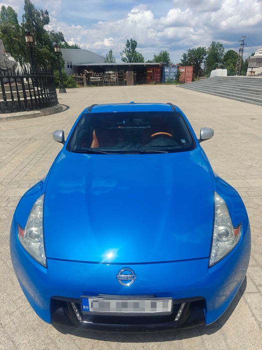 Автомобил Nissan 370z