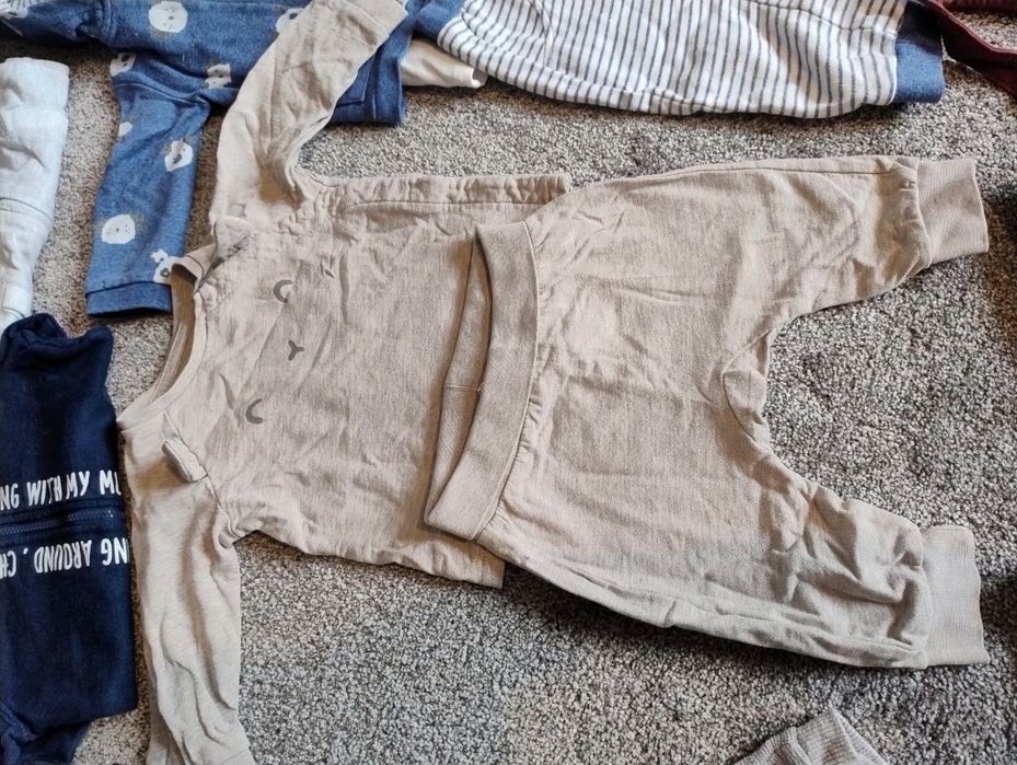 Lot cu seturi marimea 6-9 luni