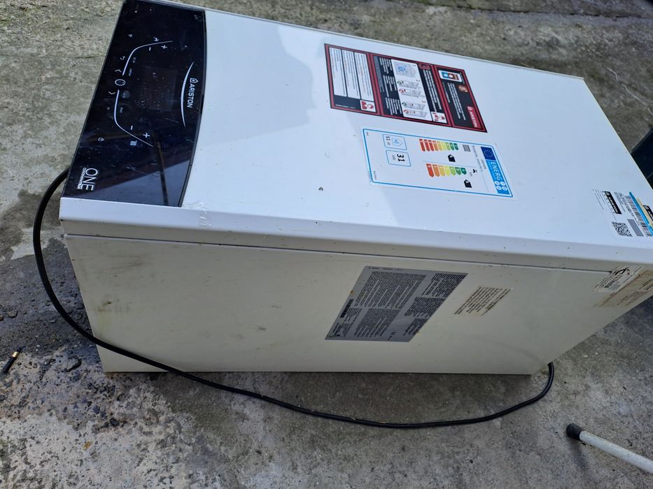 Vand centrala ariston pentru piese