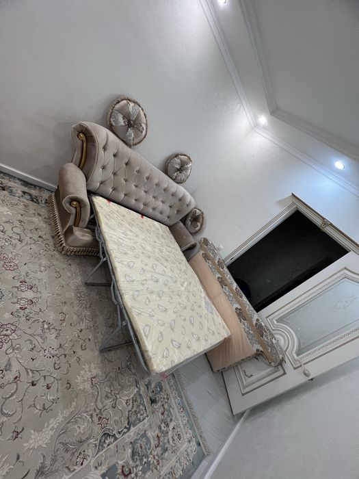 Продам мягкий уголок( диван +2 кресла)