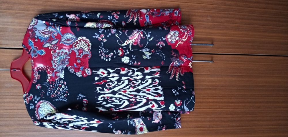 Блузки за празници и делници