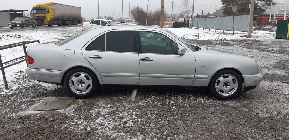 Продам а/м Мерседес w210