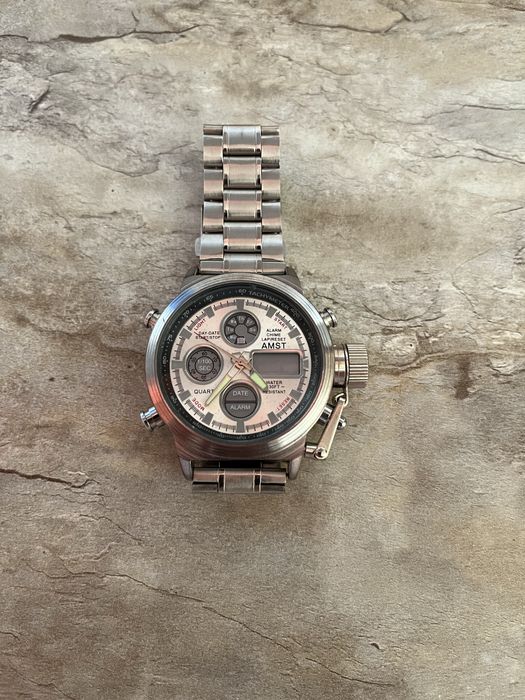 Часы наручные.