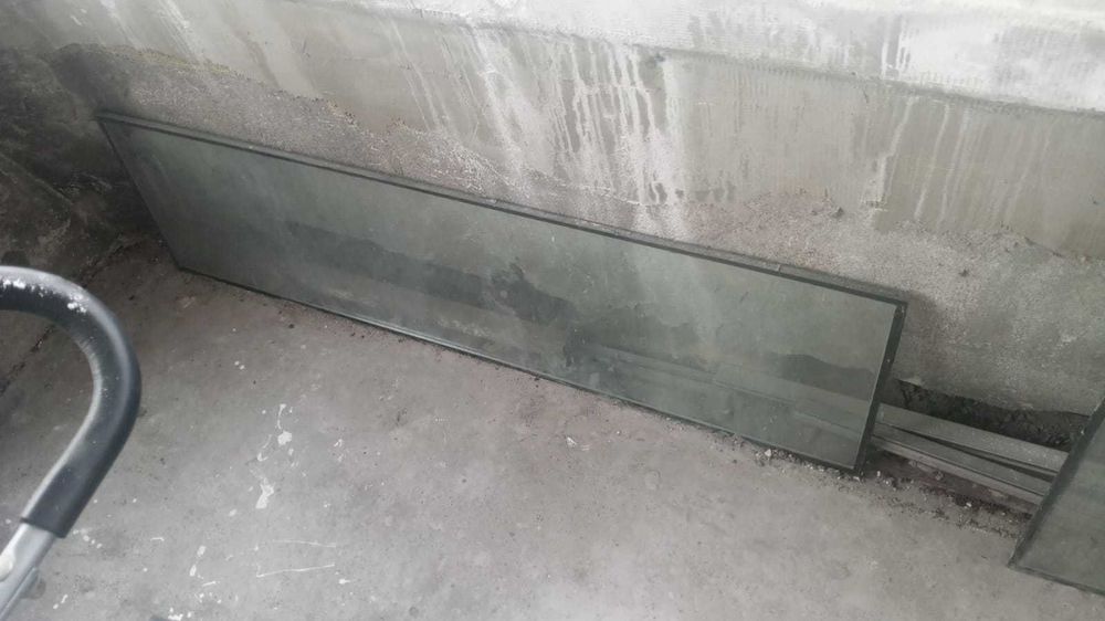 Vand termopan din lemn second hand. Foarte bun. Sticla foarte buna.