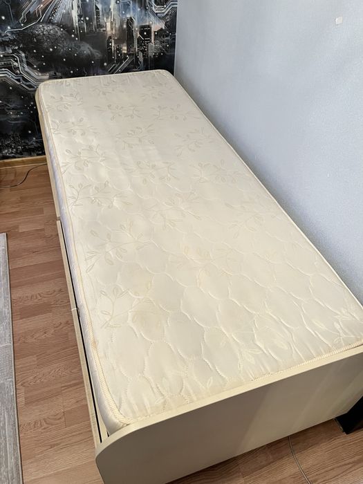 Кровать с ортопедическим матрасом