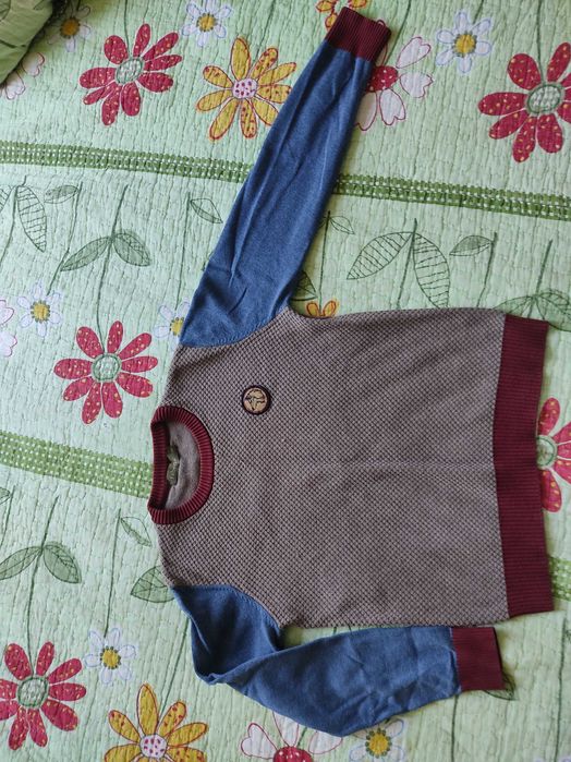 Продаю демисезонные  кофты, на мальчика.Недорого