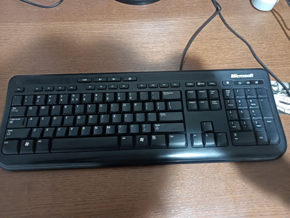 Vând urgent 3 tastaturi  + mouse de fiecare