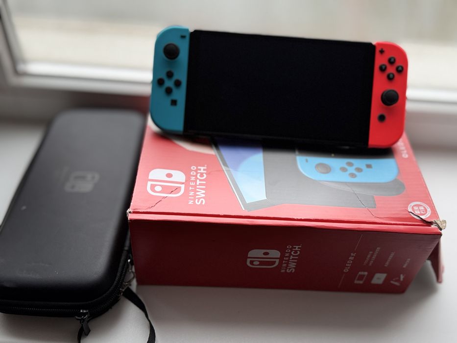 Продам Nintendo Switch OLED (прошитый), в отличном состоянии