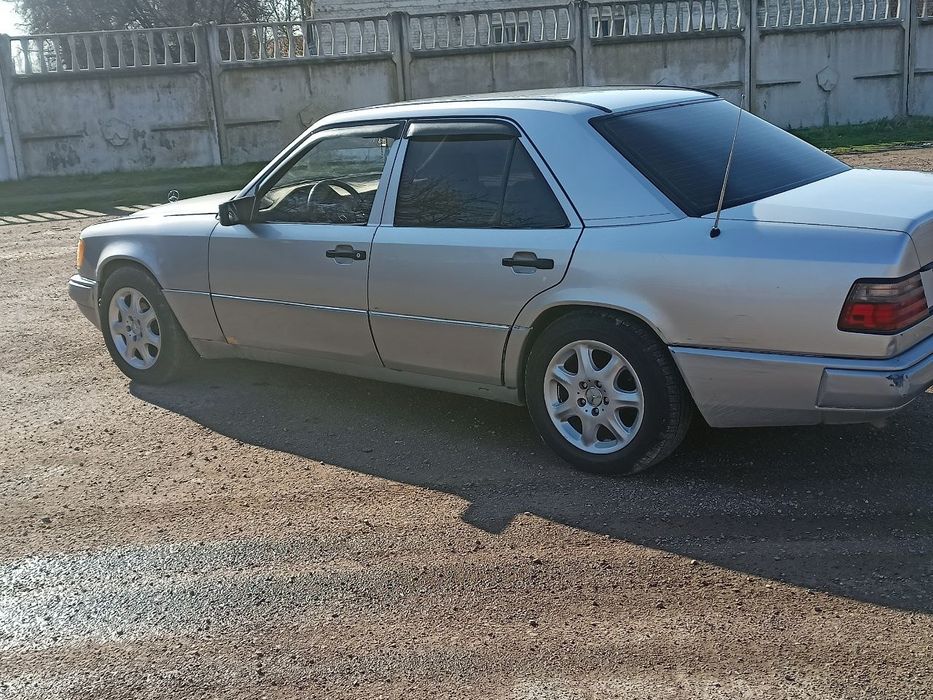 Mersedens Bens 124  metan 2.3 l motor