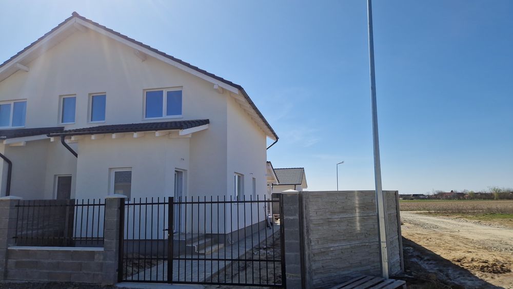 Proprietar vand  1/2 duplex la Bucovăț  , Finalizat