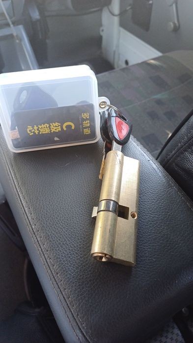 Установка замков вскрытие замков замок очиш урнатиш ремонт