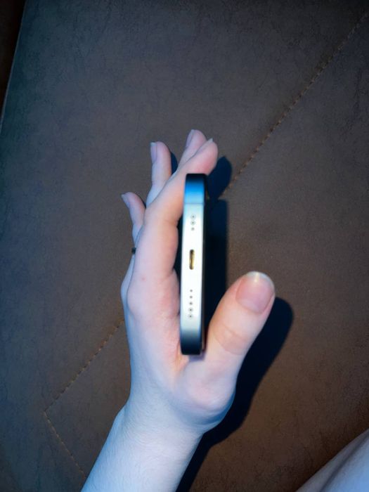 Продаю айфон 14 память 256г