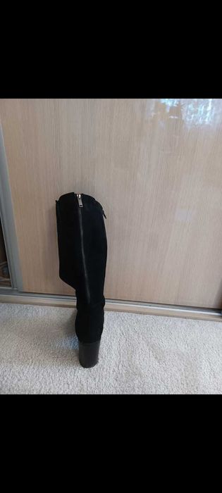 Cizme inalte negre, piele intoarsa sintetica  marimea 37 purtate