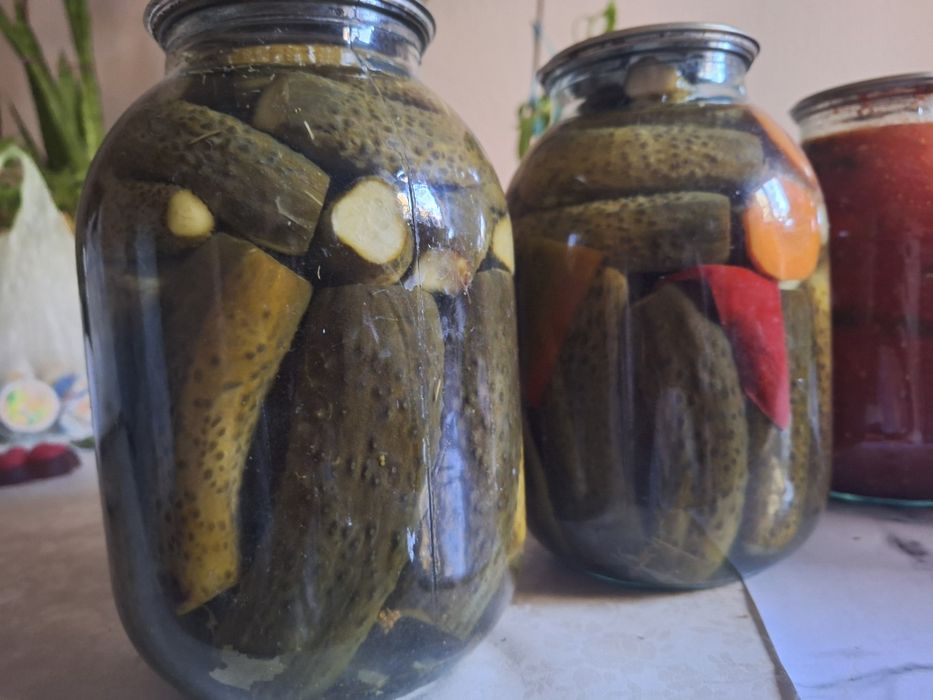 Продам соленья  огурцы,  помидоры, салат, икра