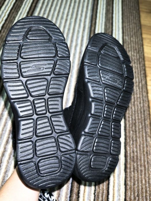 Vând ghete Skechers