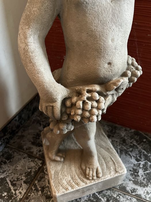 Градинска фигура статуя паметнк момче момиче грозде Бакхус Дионисий