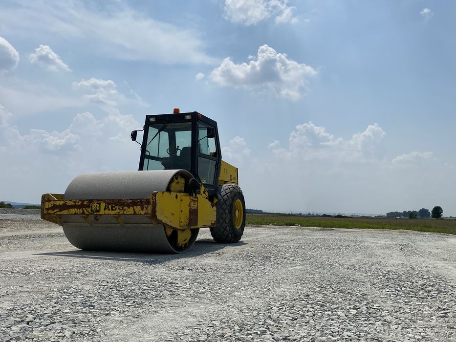 Piatra sparta balast nivelari terasamente demolari excavator buldozer