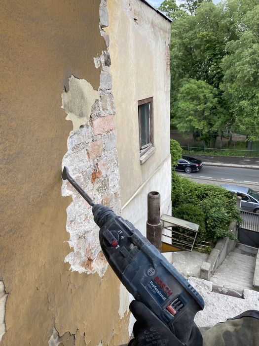 Decopertari pereti la caramida, gresie, faianta, decojire huma, orice.