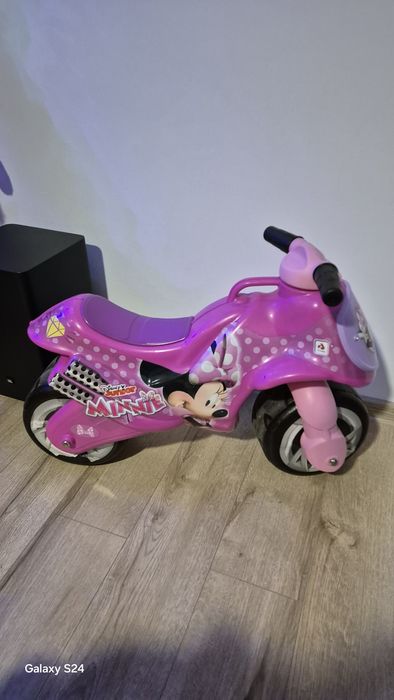 Vând trenulet si calut vtech,masinuta Mercedes,balansoar și moto