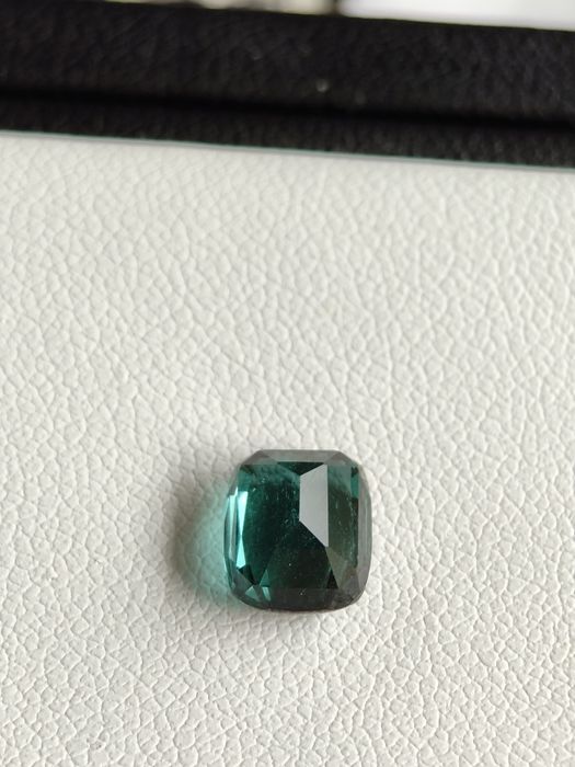 Турмалин Lagoon VVS с швейцарски сертификат