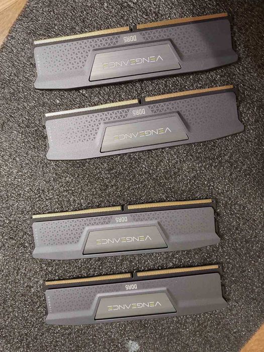32GB DDR5 5200MT/s CL40 - Corsair Vengance (EXPO, XMP)