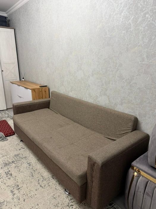 Диван.           .