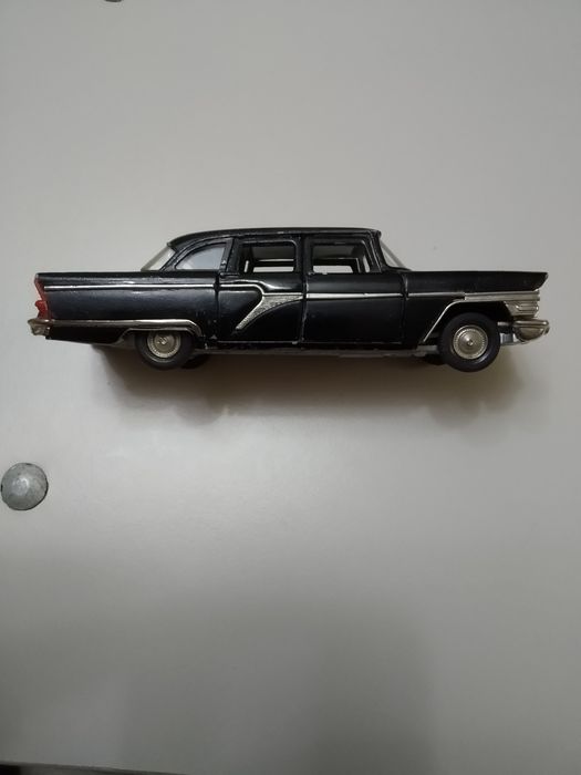 Колекционная,масштабная модель Чайка. Газ-13. СССР.