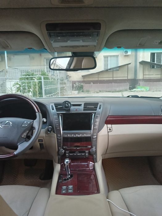 Продам Лексус  LS 600hL
