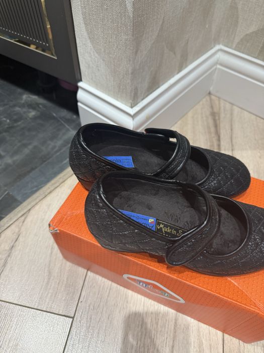 Черные туфли для девочки