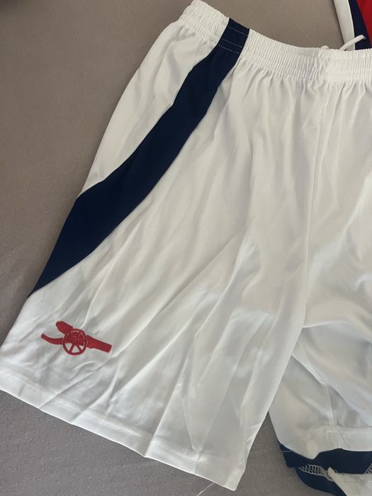 Set pantaloni si tricou fotbal Adidas, pentru copii!