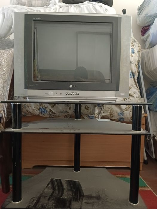 LG телевизоры с стеклянной подставкой