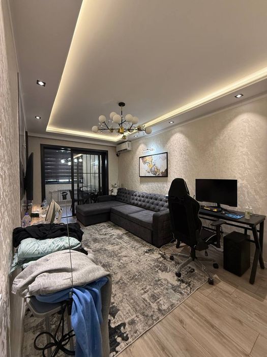 срочно продаётся квартира метро Буюк Ипак Йули 36/6 аптека 3-комн 70м2