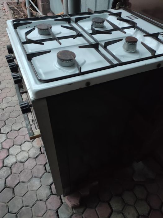 Продам газ плиту